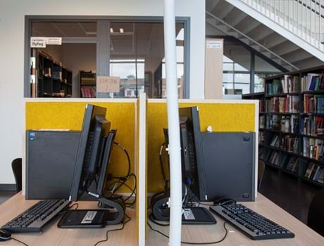 bord afskærmning med gul filt